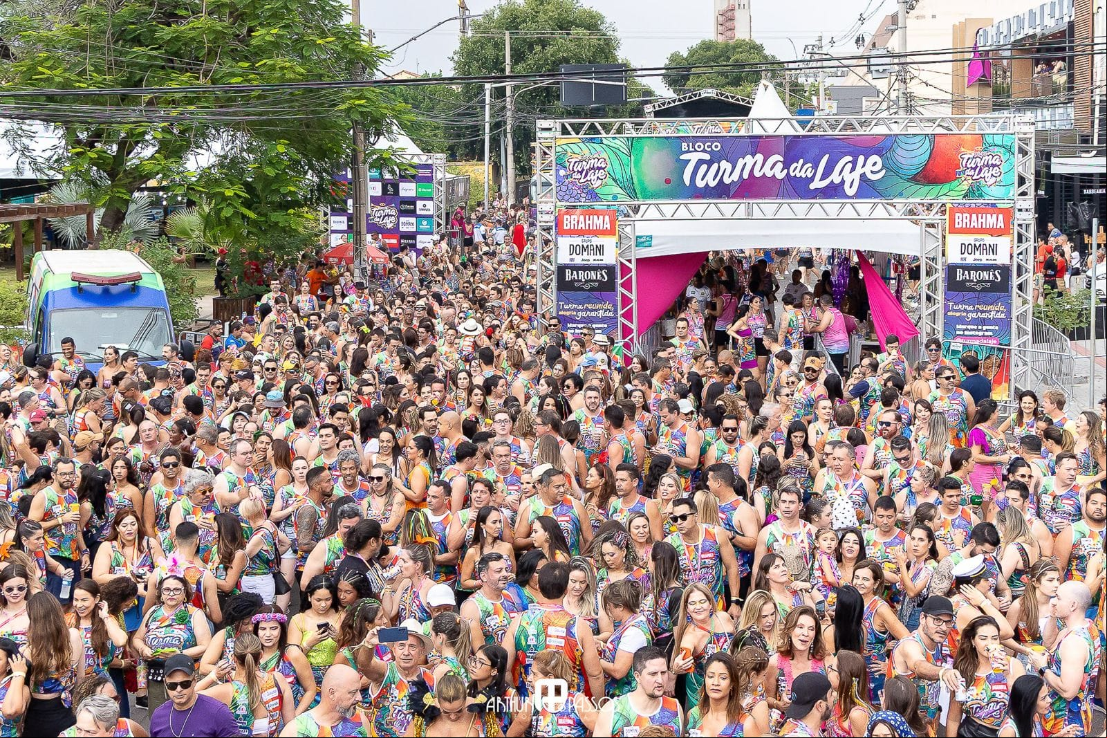 Turma da Laje reúne mais de duas mil pessoas no Carnaval de Cuiabá