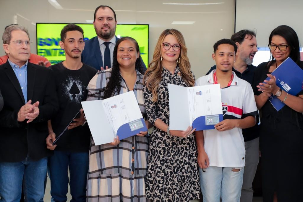 Primeira-dama reforça apoio ao movimento Maio Amarelo e destaca emissão de 3 mil CNHs