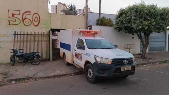 Mulher é morta a pauladas dentro de quitinete; companheiro é suspeito