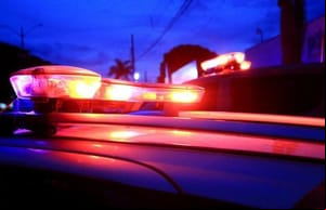 Mãe é presa em flagrante após agredir filha de três anos com vassoura em Várzea Grande