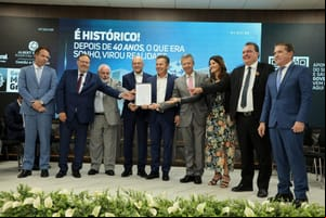 Com apoio dos poderes, Governo assina contrato e Einstein tocará Hospital Central