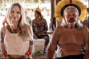 Angelina Jolie visita aldeia Piraçu no Xingu e encontra cacique Raoni