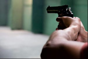 Homem de 28 anos é morto a tiros enquanto caminhava próximo a faculdade em MT