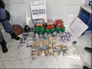 PM desarticula quadrilha, apreende drogas e R$ 87 mil em dinheiro em Cuiabá