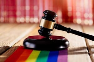 Funcionário é demitido por ameaças contra colegas homossexuais no trabaho