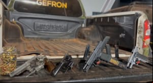 Operação apreende arsenal e causa prejuízo de mais de R$ 118 mil às facções criminosas