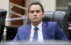 Botelho se afasta por 121 dias e Diego Guimarães assume presidência da CCJR da ALMT
