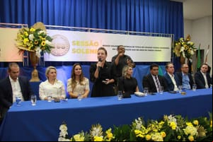 “Somos gigantes e vamos crescer ainda mais”, afirma prefeita em sessão solene