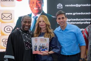 Madrinha da política antirracista, 1ª dama acompanha lançamento de material