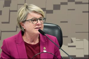 Senadora diz que aumento de vagas na Câmara é “absurdo” e promete votar contra