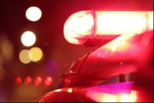 Bebedeira em festa termina em discussão e homem esfaqueado pela namorada na madrugada