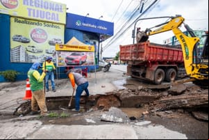 Prefeitura executa manutenção na rede de drenagem no bairro Tijucal