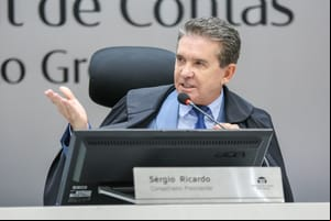 TCE manda empresas fornecerem contratos e ameaça anular dívidas dos consignados