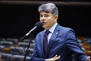 Deputado fala em “venezuelização” do Brasil e critica STF: “Cada ministro tem sua Constituição”