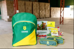Prefeitura de Cuiabá recebe kits escolares e prevê atender todos alunos este mês