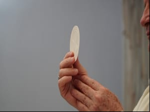 Missa com Arcebispo de Cuiabá marca reabertura da capela da Câmara Municipal